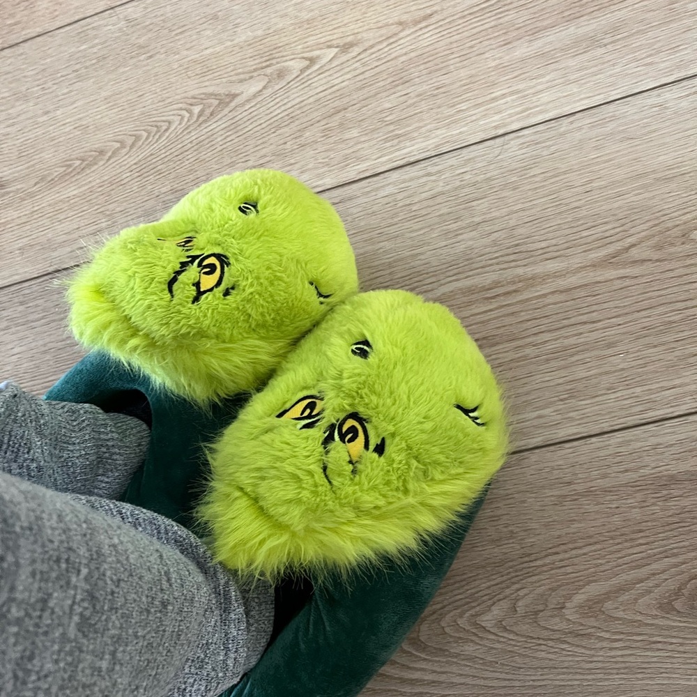 Dr. Seuss Green Grinch Slippers